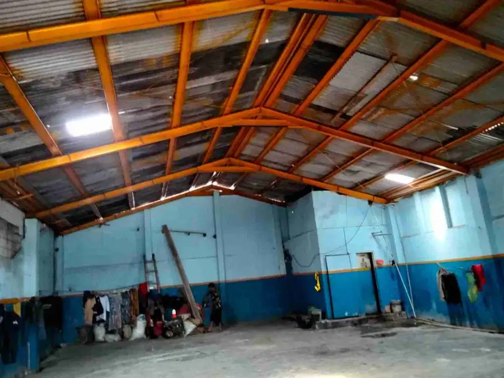 DiSewakan Gudang Pinggir Jalan Raya Rawalumbu Bekasi