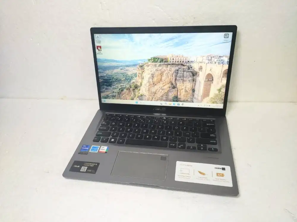 Asus P1412CE Core i7-1165G7 Ram 8GB Ssd 512GB Layar FHD Mulus B426
