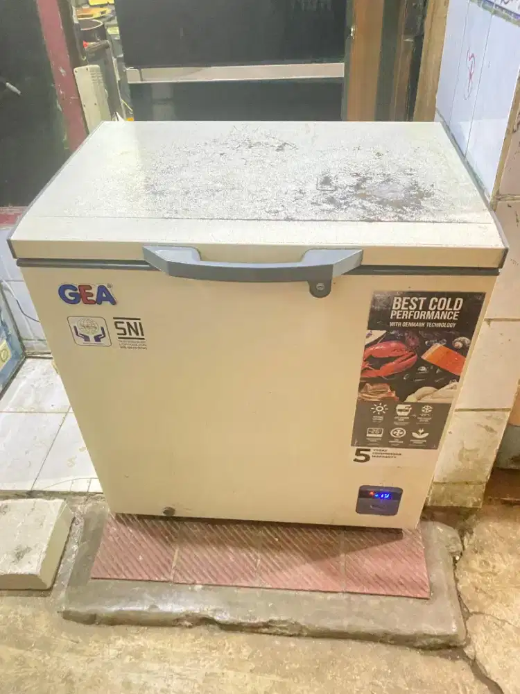 freezer gea kapasitas 210liter normal