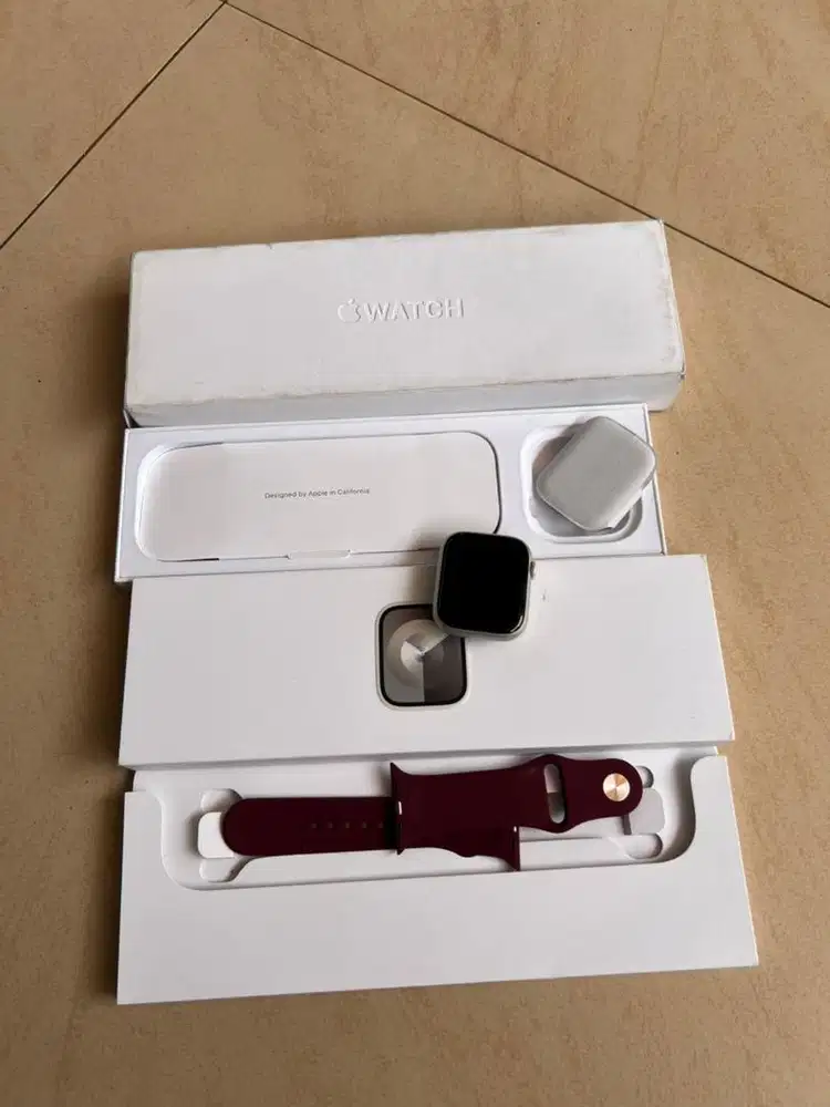 Apple watch series 9 45mm starlight