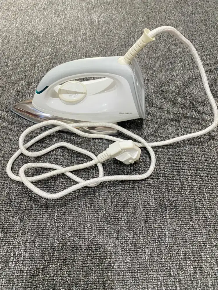 Setrika Sharp Putih