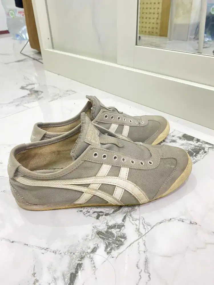 Sepatu Onitsuka Tiger Abu