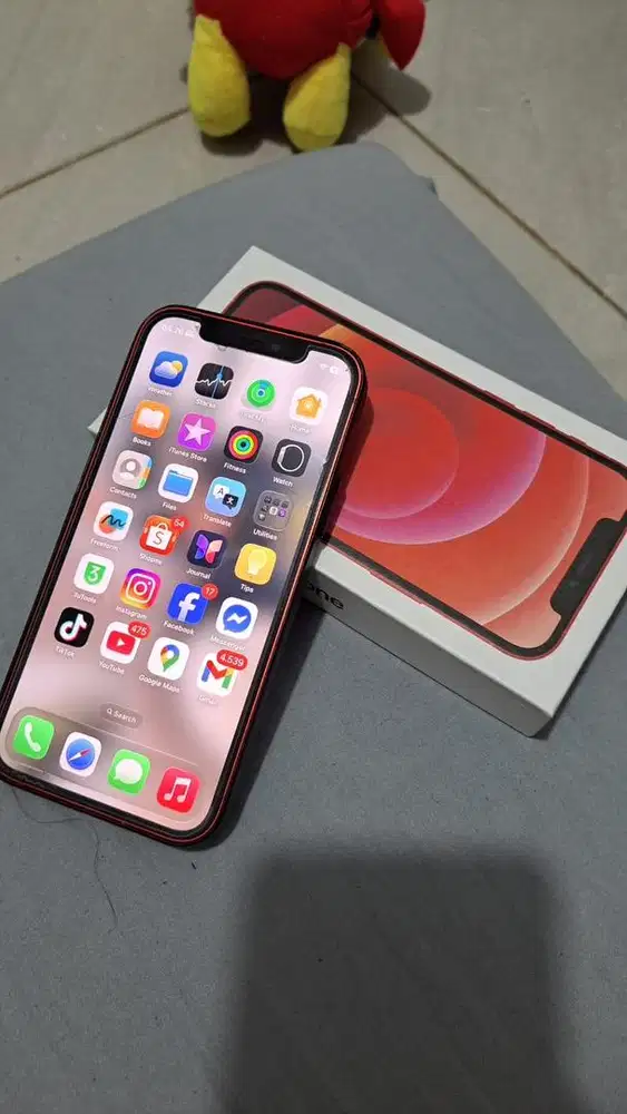 Iphone 12 red product