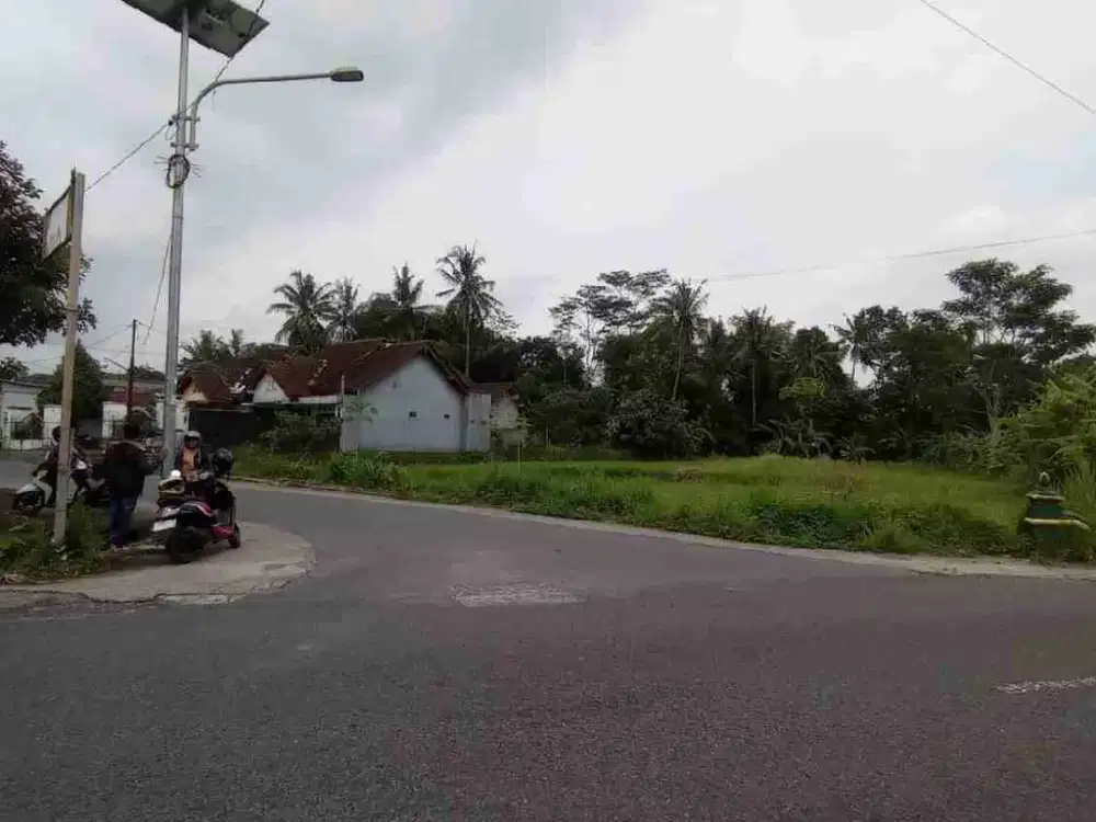 Di Sewakan Tanah pinggir jalan cocok buat coffe shop, gudang,villa dll Utara Pandaranan jl Kaliurang km 22