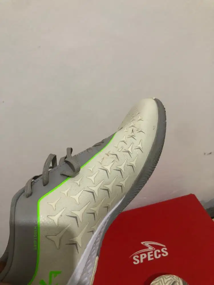 Sepatu futsal specs accelerator alphaform