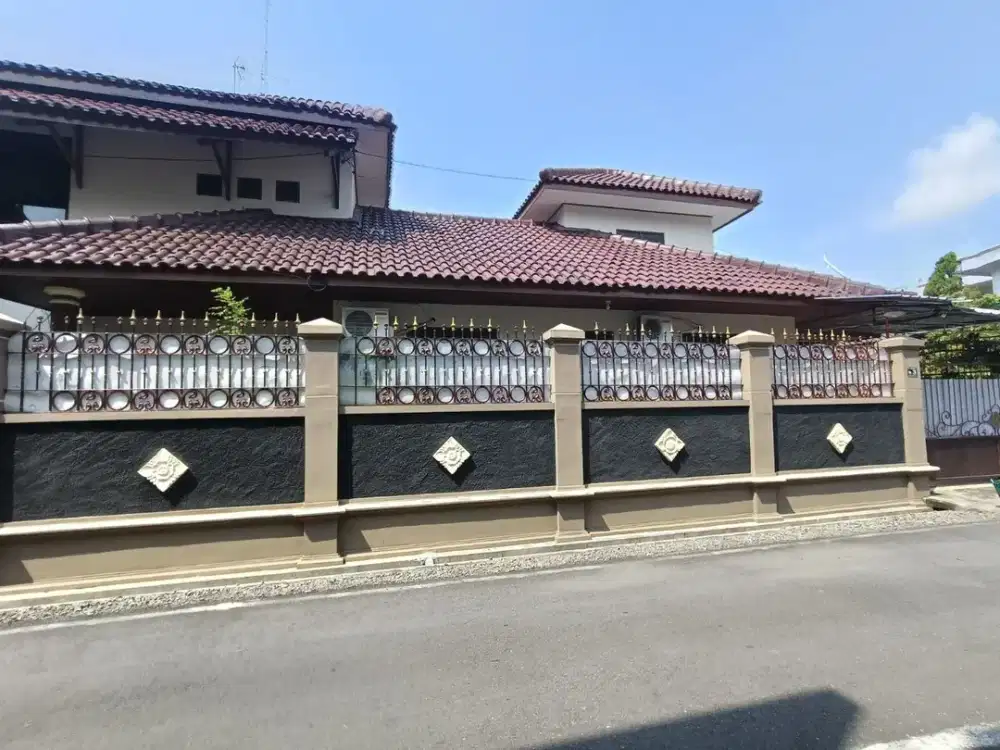 Rumah Etnik Luas Tengah kota Jajar Laweyan SOLO Surakarta