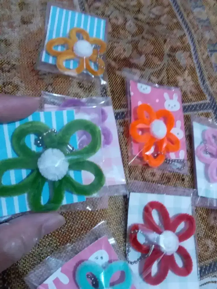 Per 50 pcs, souvenir pernikahan gantungan kunci bunga