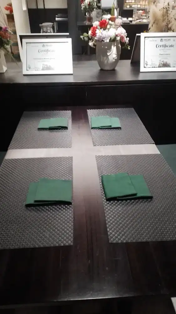 lowongan pekerjaan staff waitress rumah makan/restoran