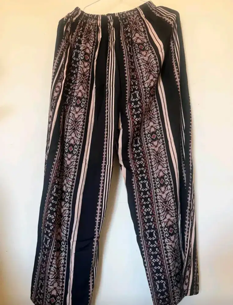 Celana Panjang Motif Wanita Bekas Gratis
