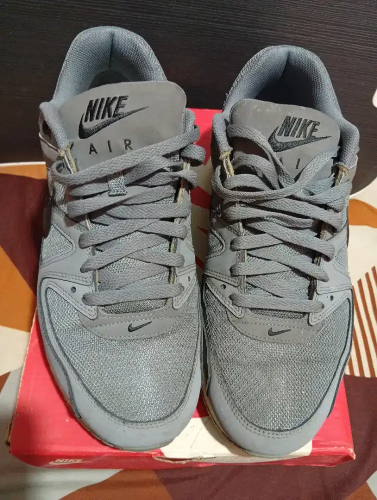 Sepatu pria nike air