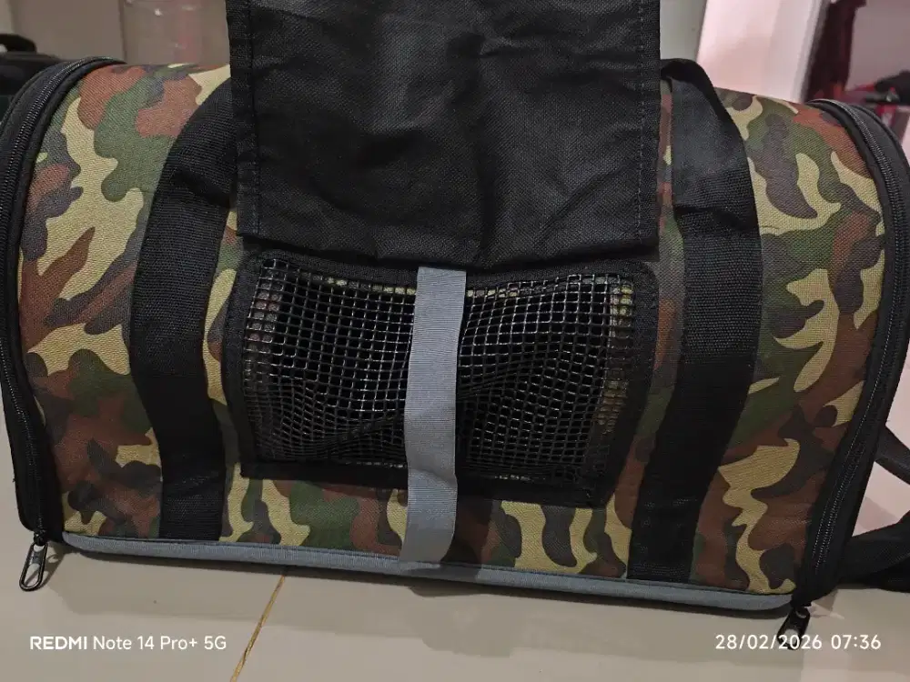 Pet cargo army like new