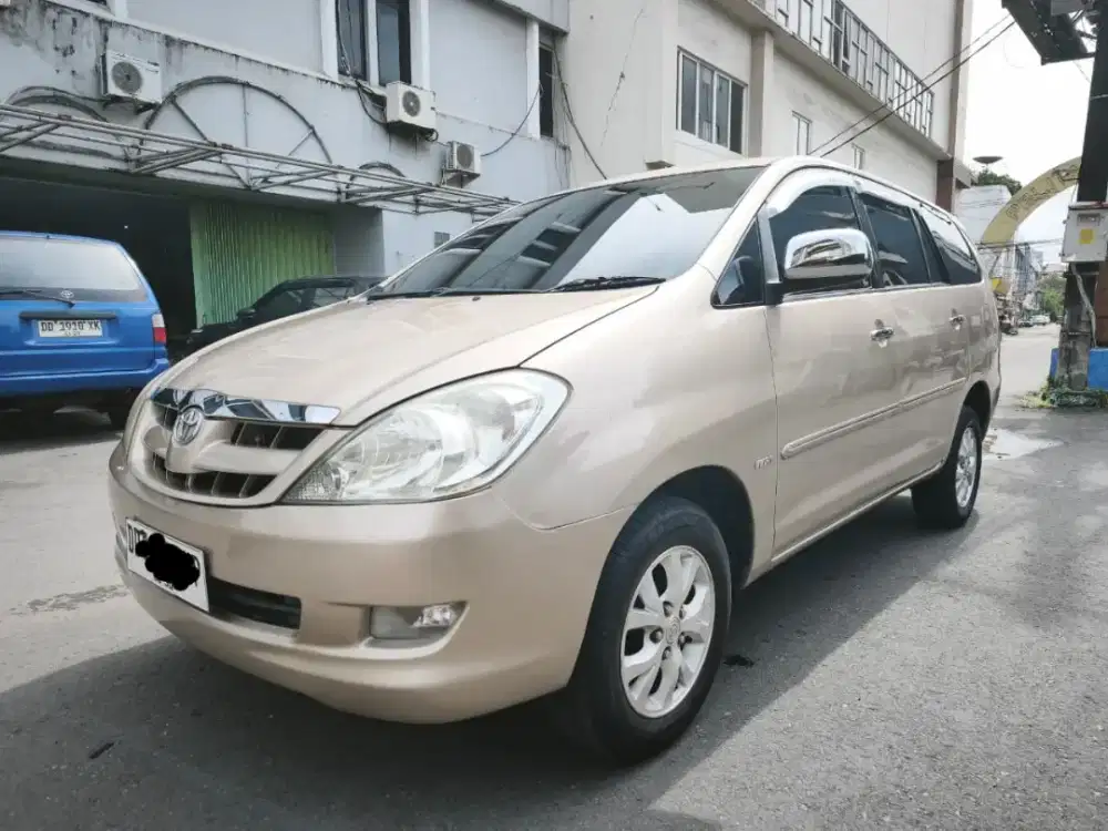 Tangan pertama dari baru Innova V at 2004 (kondisi mantap)