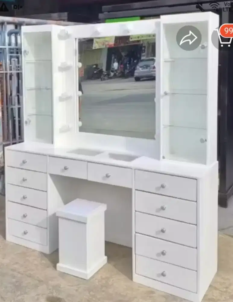 Meja rias lampu jumbo