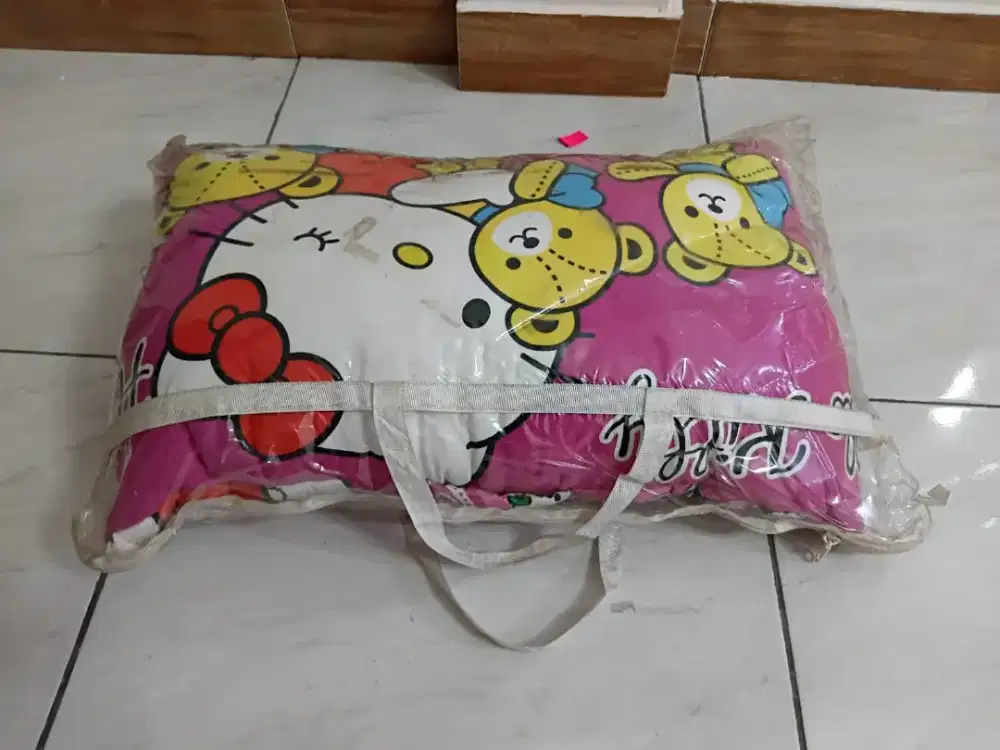Bantal Selimut Hellokitty