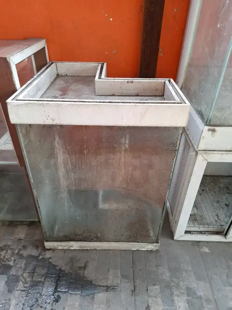 Akuarium bekas ukuran 50 x 50 x 70