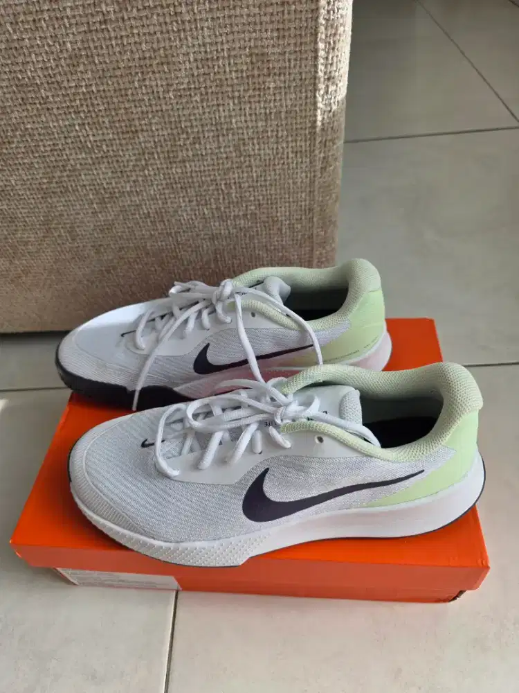 Sepatu Tennis Nike Vapor Lite Size 43