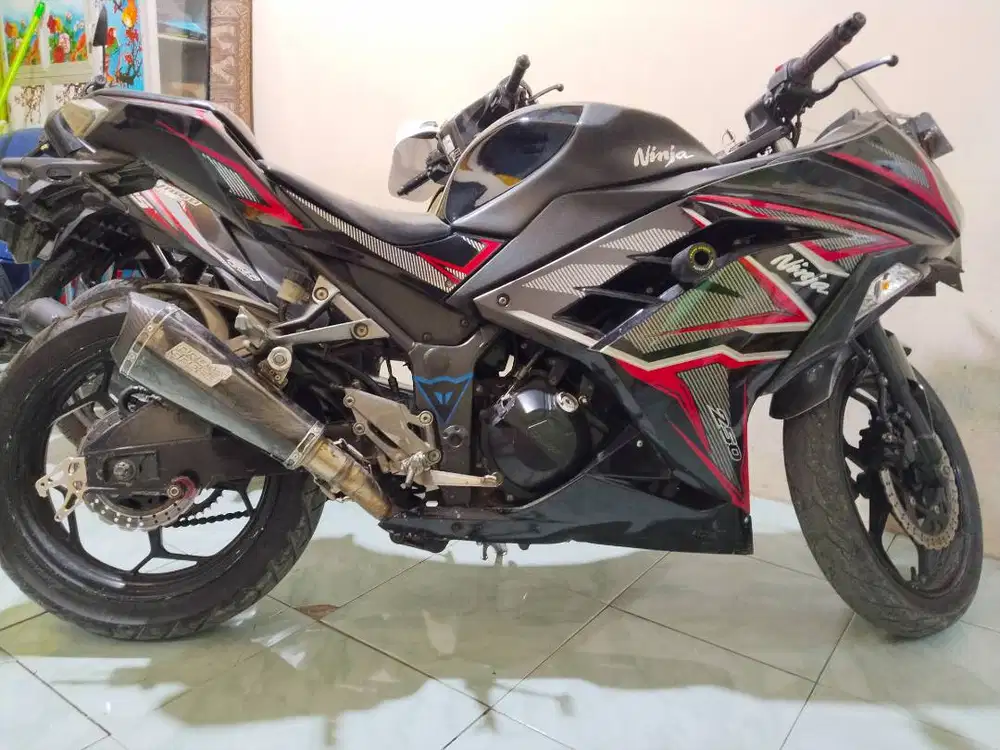 Merek kawasaki,model ninja 250,umur2014, jenis sepeda motor