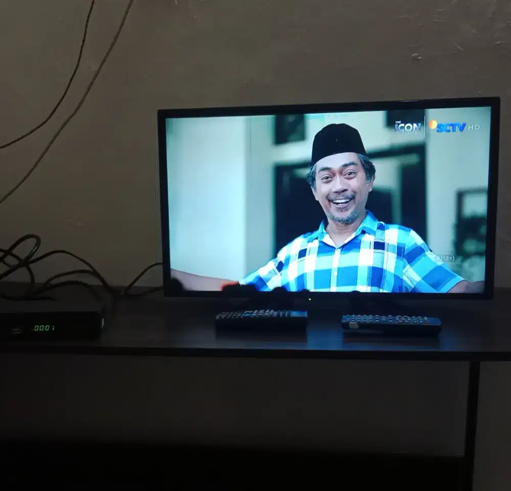 Tv sharp 24 inchi lengkap tinggal tonton