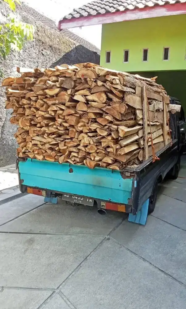 Kayu bakar siap suplay rutin