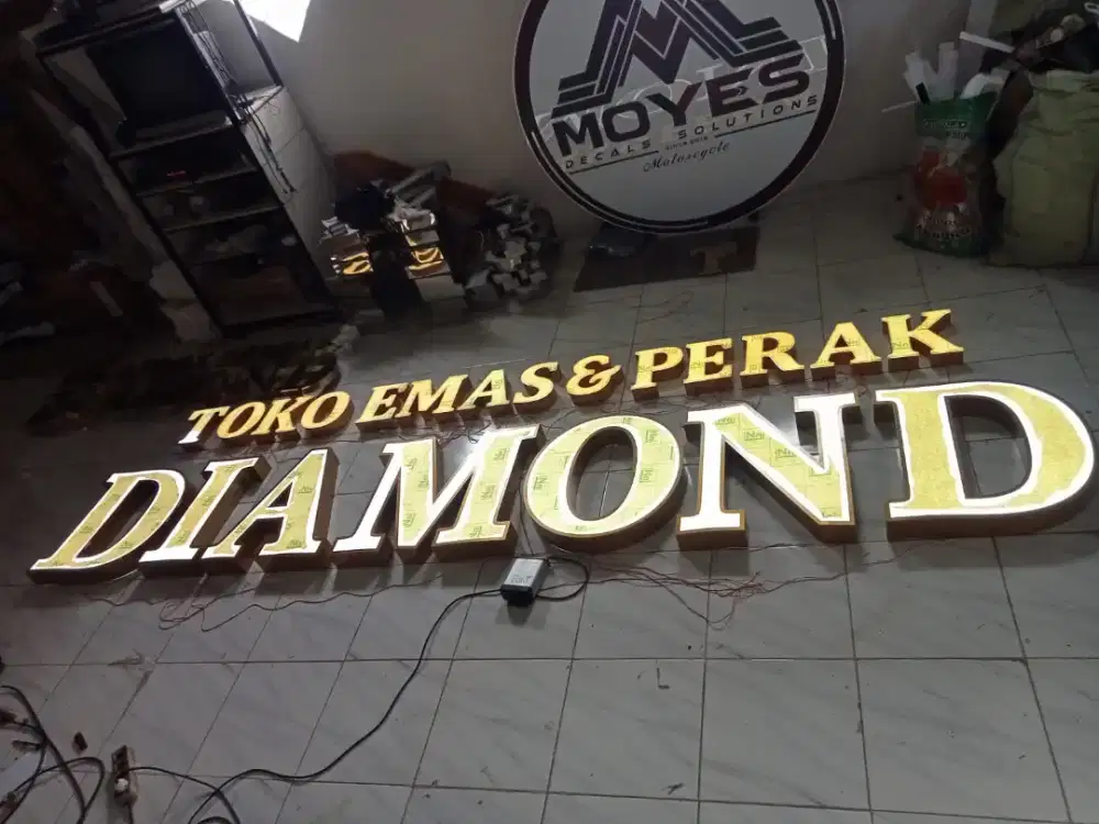 Pembuatan huruf timbul akrilik