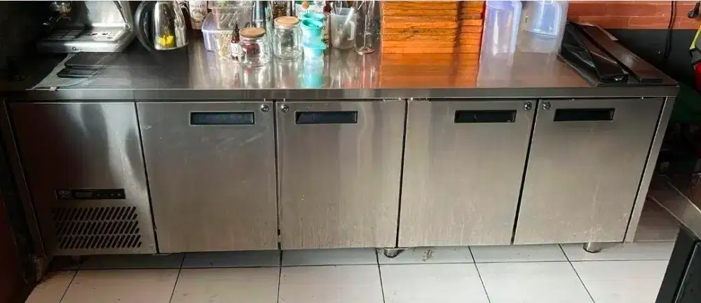 Gea undercounter chiller 4 pintu 590 Liter