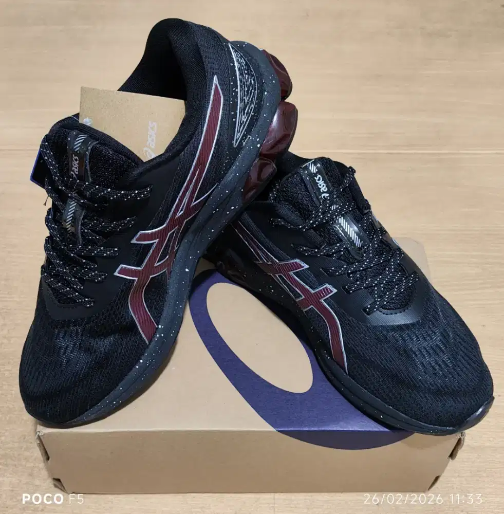Sepatu asics running