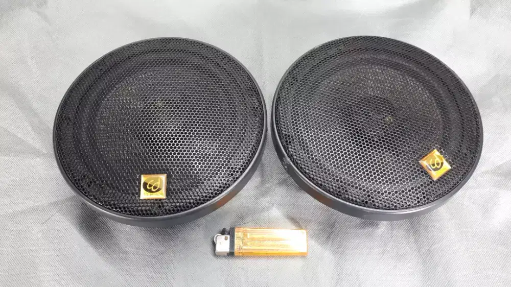 Speaker Mid kondisi Bagus 2 Pcs