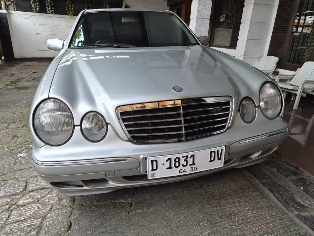 Mercedes-Benz E240 2000 Bensin