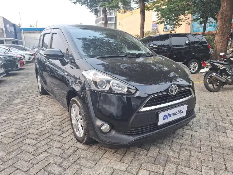 DP MURAH Toyota Sienta 1.5 G Bensin-AT 2017 Hitam C3MRB
