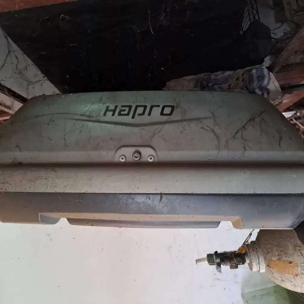 Roof box bagasi mobil merk Hapro