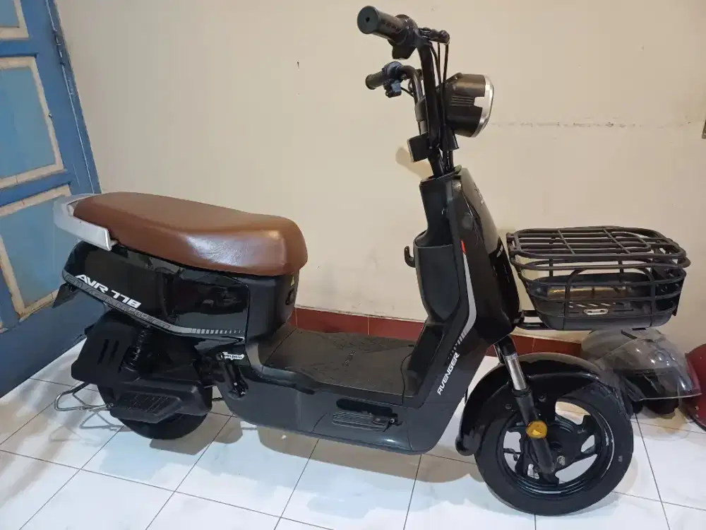 Sepeda listrik Avenger