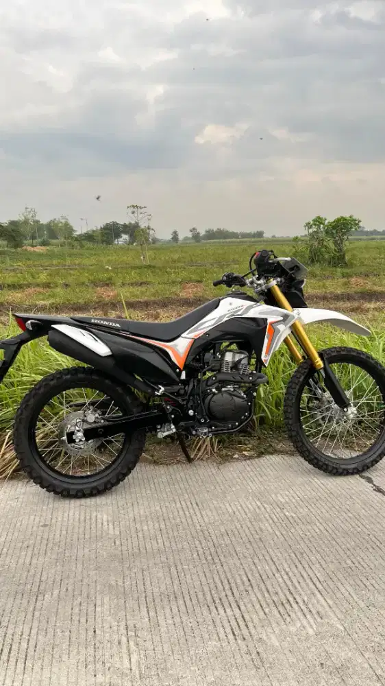 Crf 2024 warna putih