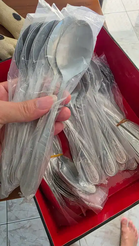 Sendok makan stainles