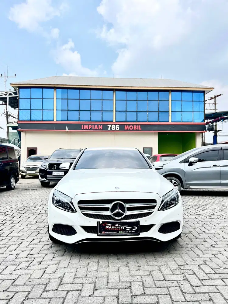 Mercedes Benz C200 Avantgarde A/T Putih 2016 bmw 320i lexus es250 audi