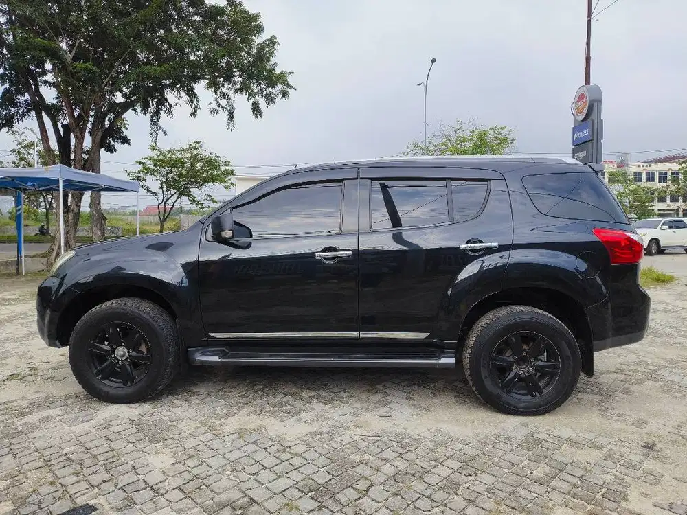 Mu-x a/t (ucr6y r-2 4x2)