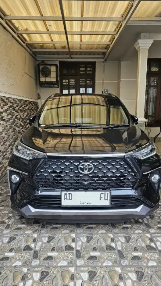 Toyota Veloz 1.5 Q Matic CVT Hitam