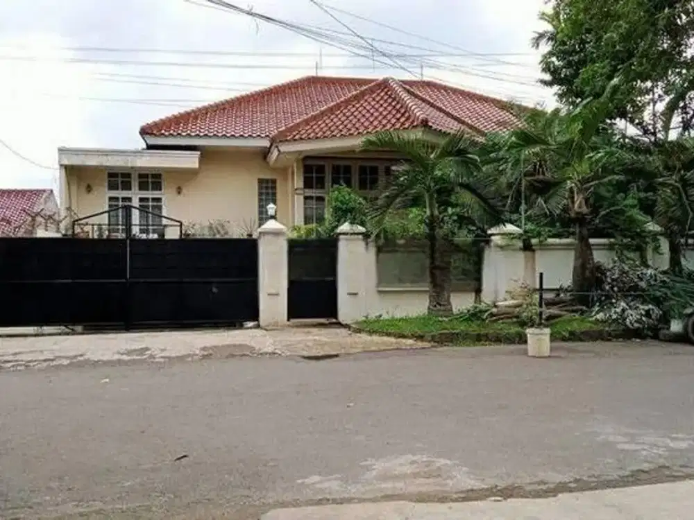 Rumah 2Lt Ada Pool di BRI Ragunan Jatipadang, Hanya 8 Menit ke Tol Ampera