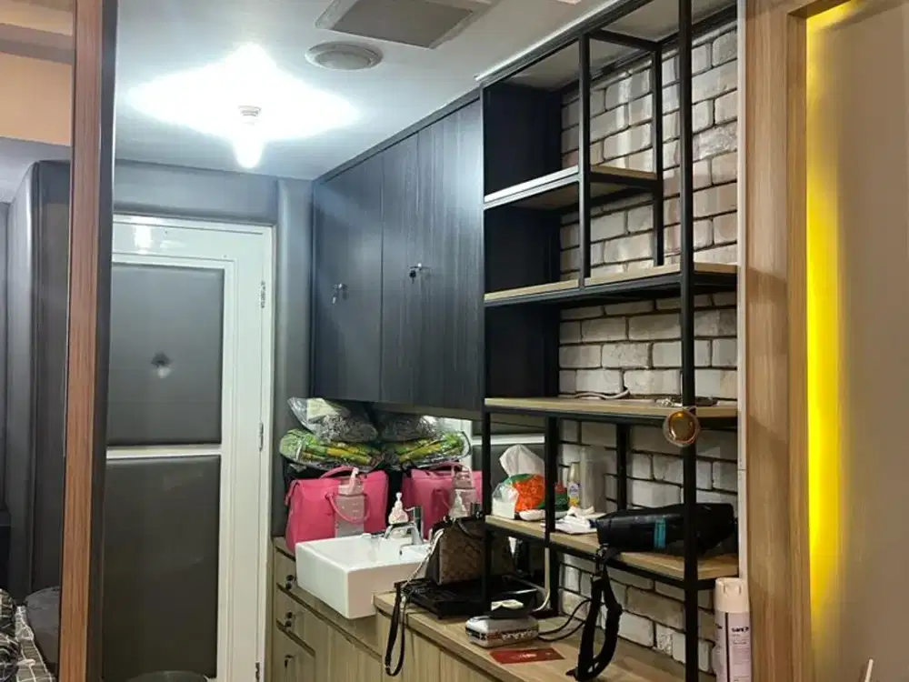 disewa unit apartemen green lake sunter,studio furnished,lantai rendah,view kolam renang,Ac dan waterheater,11 juta/3bulan