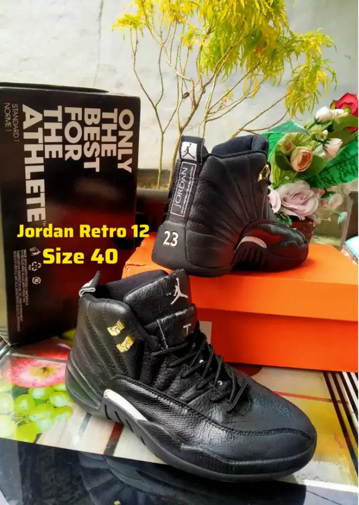 Sepatu Basket Nike Jordan Retro 12 Black