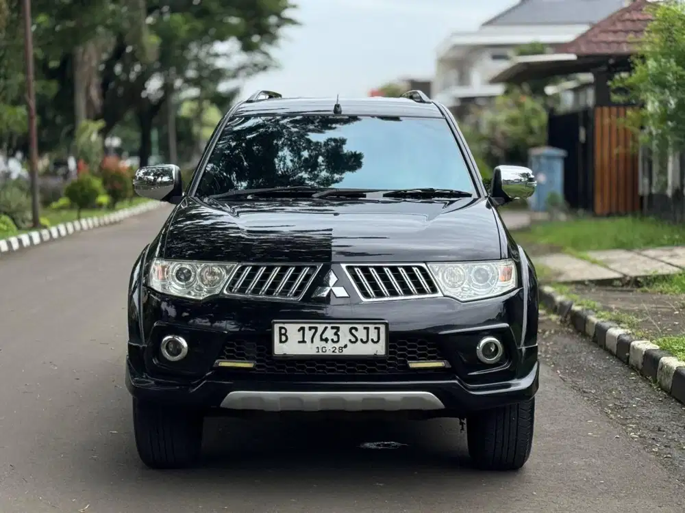 Pajero sport 2.5 exceed at 2013 Hitam