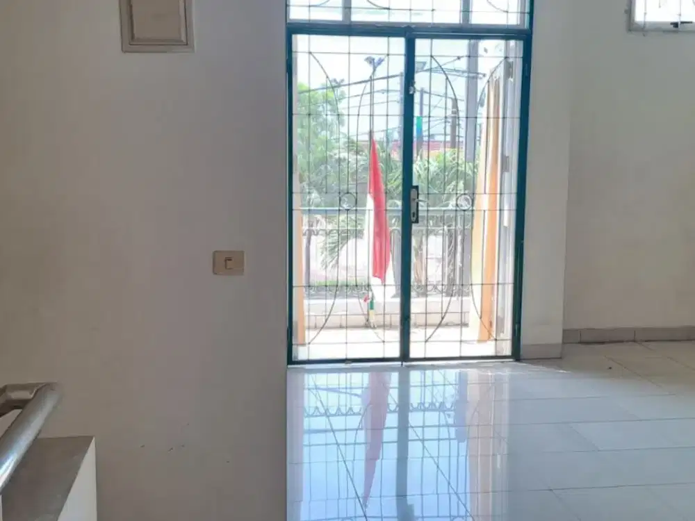 DI JUAL CEPAT RUMAH DI TAMAN SEMANAN INDAH