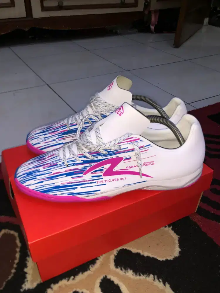 Sepatu futsal bekas