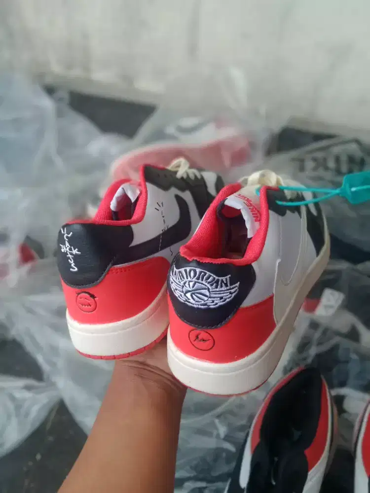 Sepatu nike kondisi baru