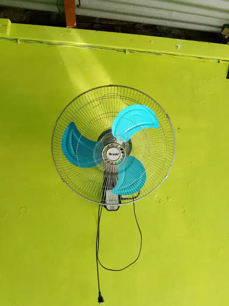 Kipas angin dinding merk Arashi 18 inc pakai remote