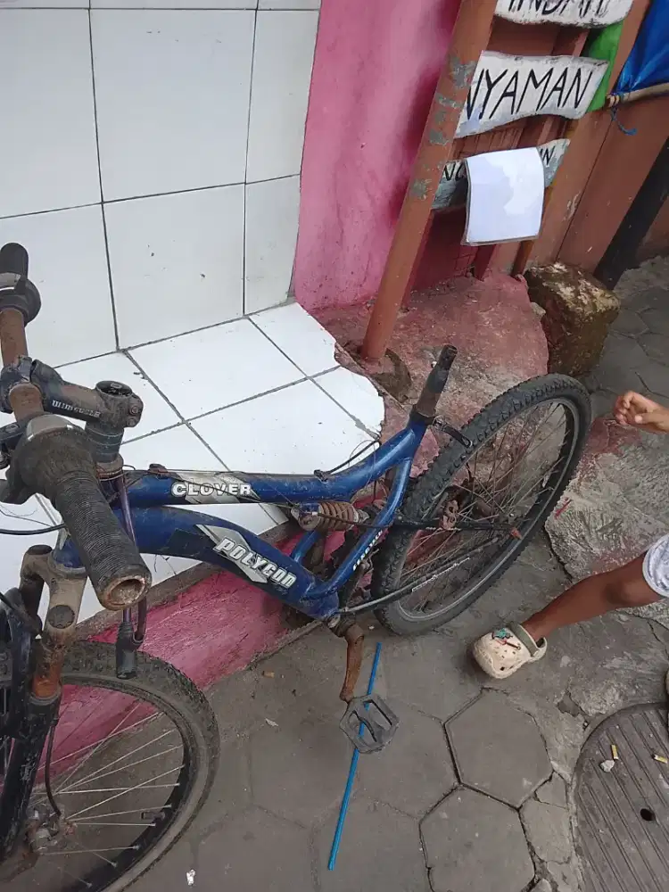 Sepeda polygon minus sadel