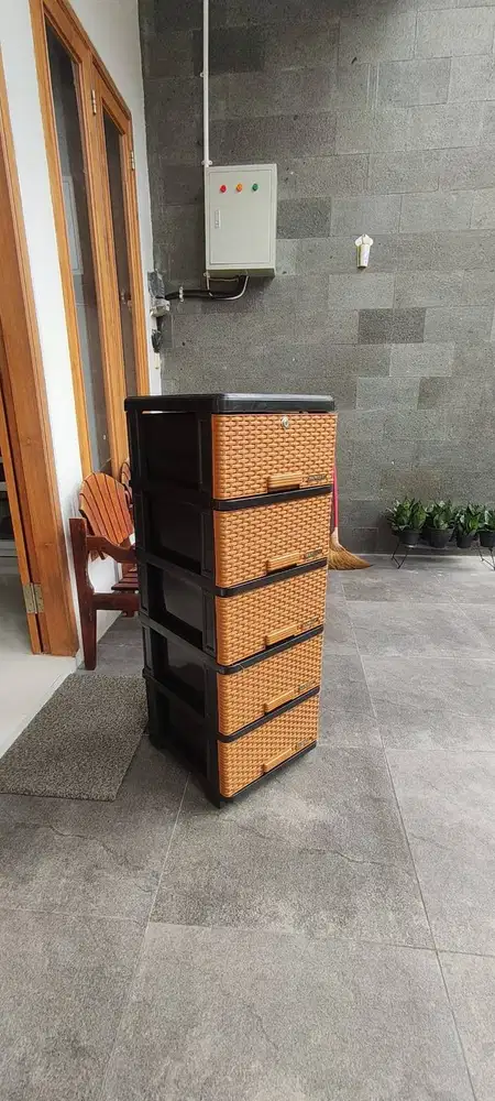 lemari plastik contac 5