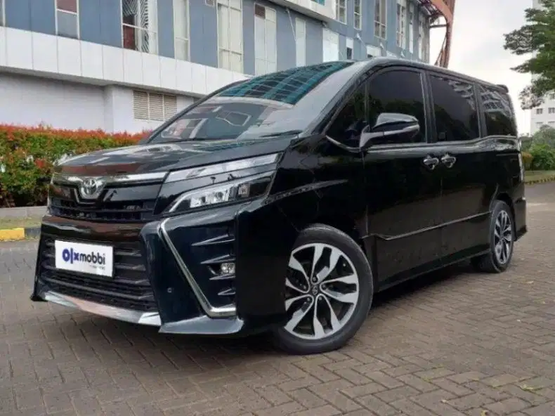 LOW DP Toyota Voxy 2.0 Bensin-AT 2018 NEY