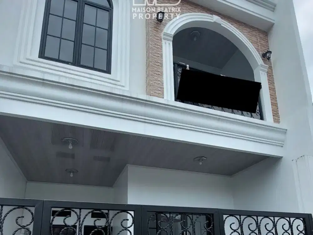 RUMAH MEWAH KLASIK MODERN 2 LANTAI SIAP HUNI DI  CIRACAS - JAKARTA TIMUR