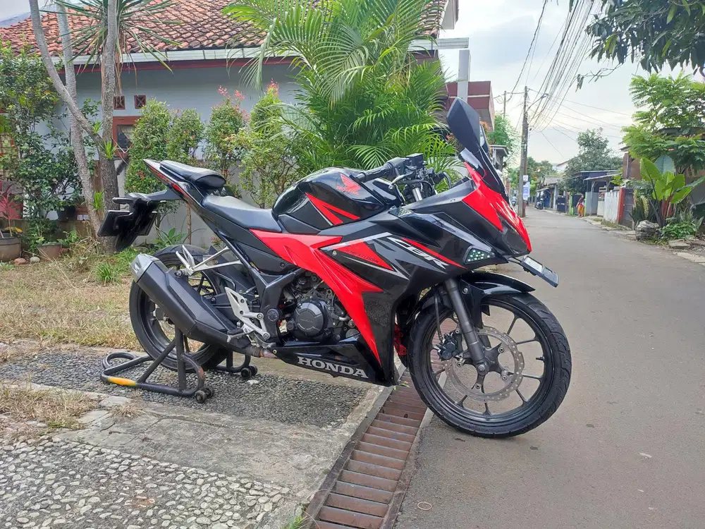 HONDA CBR 150R FACELIFT TAHUN 201O PAJAK HIDUP