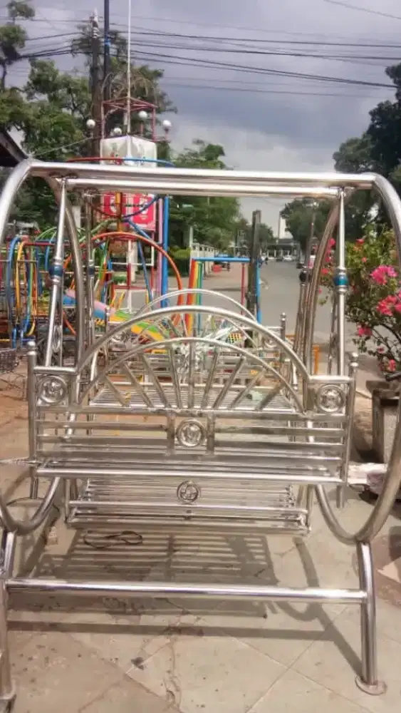 Ayunan stenlis steel mewah